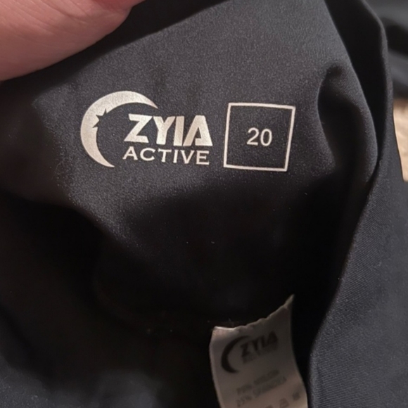 Zyia Black Light N Tight Hi-Rise Capri Leggings - Picture 1 of 3